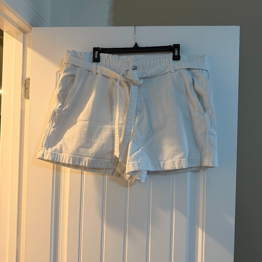 American Eagle Stretch Paper Bag Denim Mom Shorts (White)